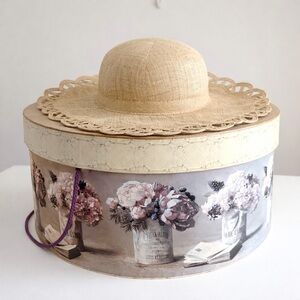 Vintage Cottagecore Straw Hat & Hat Box Set - Scalloped Brim
